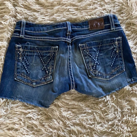 Buckle shorts - Picture 3 of 3